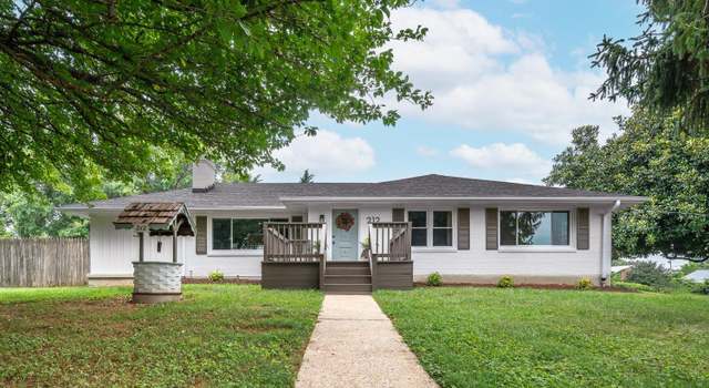 Photo of 212 Roundelay Cir, Lynchburg, VA 24502
