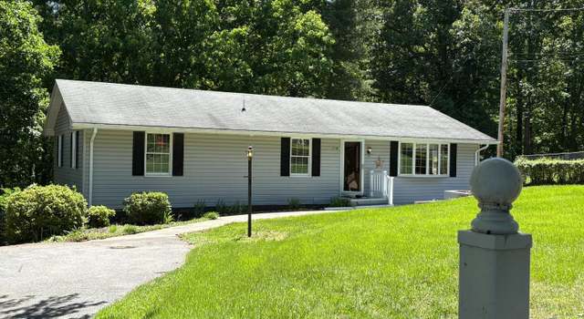Photo of 1118 Galax St, Bedford, VA 24523