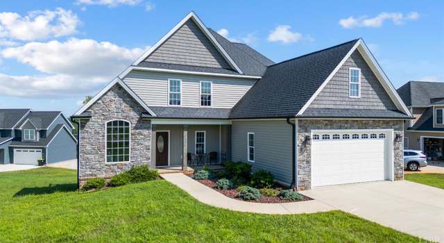Photo of 1335 Autumn Run Dr, Forest, VA 24551