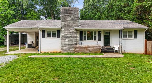 Photo of 1102 Commonwealth Dr, Altavista, VA 24517