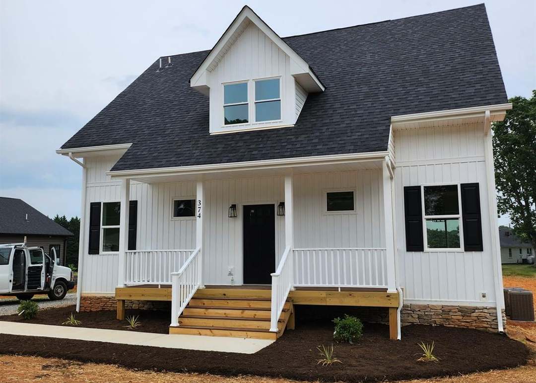 374 Jefferson Manor Dr, Forest, VA 24551