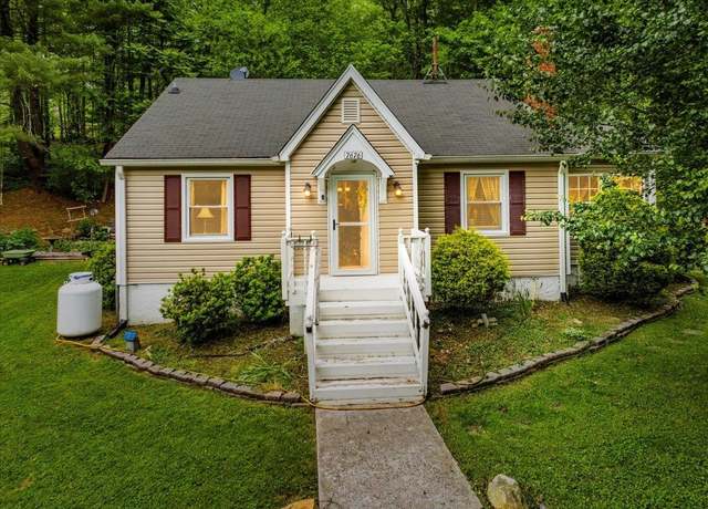 Property at 7676 Franlklin Rd, Boones Mill, VA 24065, 4 beds, 2 baths