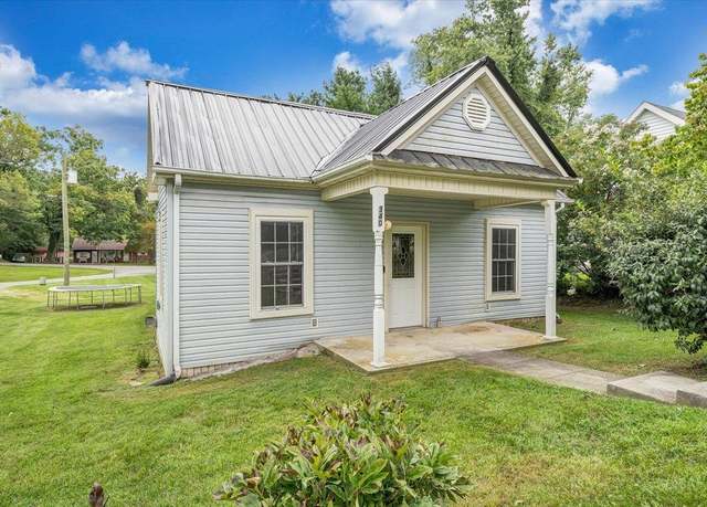 Property at 340 Montgomery St, Christiansburg, VA 24073, 4 beds, 2 baths