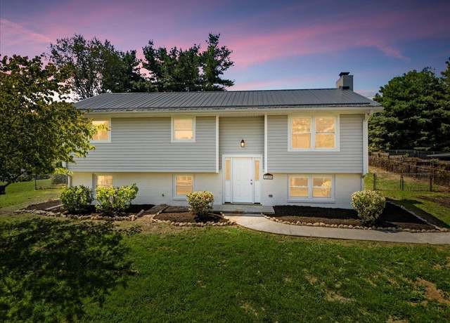 Property at 7209 Meadowview Dr, Fairlawn, VA 24141, 4 beds, 2 baths