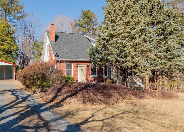 Property at 2111 Pleasant Hill Dr, Pulaski, VA 24301, 3 beds, 2.5 baths