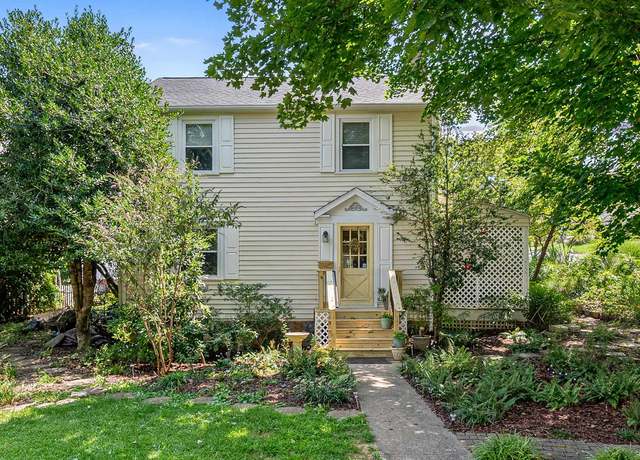 Property at 206 Macarthur Ave, Radford, VA 24141, 3 beds, 2 baths