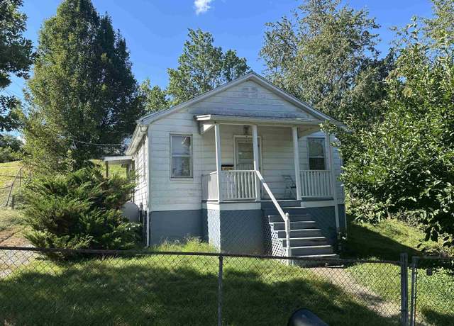 Property at 40 2nd St SE, Pulaski, VA 24301, 2 beds, 1 bath