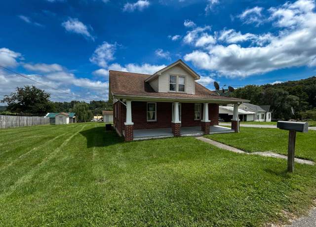 Property at 315 Lake St, Pulaski, VA 24301, 4 beds, 1 bath
