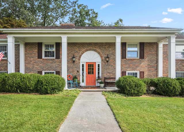Property at 607 Landsdowne Dr, Blacksburg, VA 24060, 5 beds, 3 baths