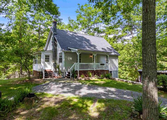 Property at 6109 Langhorne Rd, Pulaski, VA 24301, 4 beds, 2.5 baths