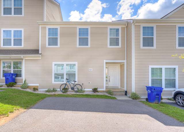 Property at 525 Twisted Oak Dr NW, Christiansburg, VA 24073, 3 beds, 3.5 baths