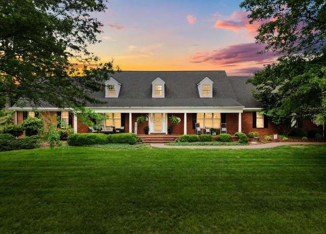Property at 245 Emerald Blvd, Christiansburg, VA 24073, 5 beds, 4 baths