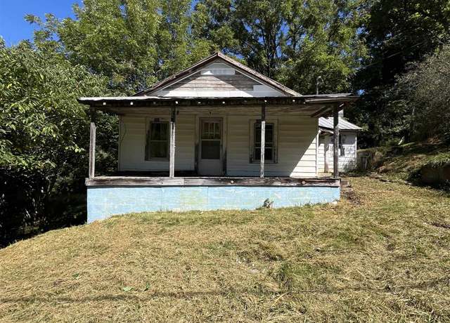 Property at 111 Matthews St, Galax, VA 24333, 3 beds, 1 bath