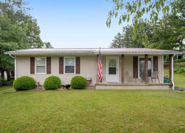 Property at 490 Sunnyside Ln, Christiansburg, VA 24073, 3 beds, 1 bath