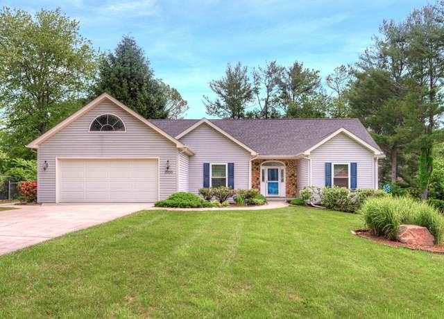 Property at 1006 Horse Shoe Ln, Blacksburg, VA 24060, 4 beds, 3 baths