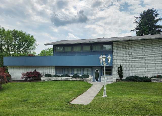 Property at 135 Jade Dr, Radford, VA 24141, 3 beds, 2.5 baths