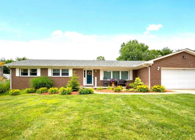 Property at 106 Robinhood Ln, Narrows, VA 24124, 3 beds, 4 baths