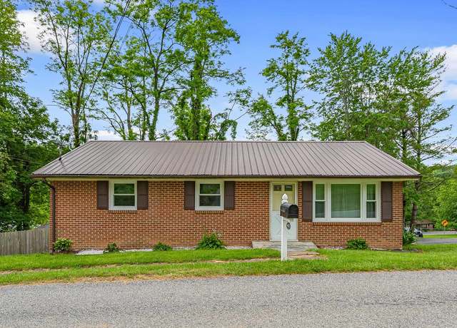 Property at 465 Montgomery St, Christiansburg, VA 24073, 3 beds, 1 bath