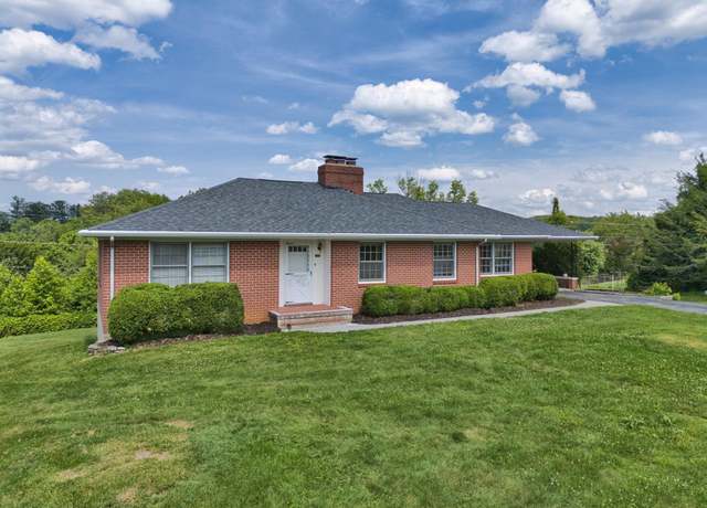 Property at 108 Roseland Dr, Christiansburg, VA 24073, 3 beds, 1.5 baths
