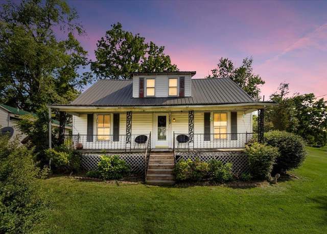 Property at 1160 Montgomery St, Christiansburg, VA 24073, 3 beds, 1 bath