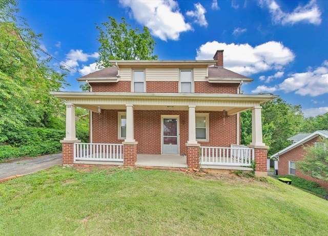 Property at 122 8th St NW, Pulaski, VA 24301, 4 beds, 1.5 baths