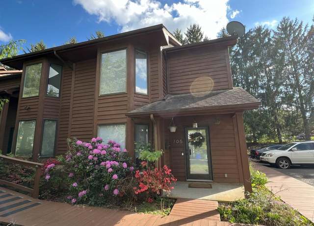 Property at 705 Colhoun St NE, Christiansburg, VA 24073, 3 beds, 2.5 baths