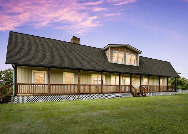 Property at 1210 Stafford Dr, Christiansburg, VA 24073, 6 beds, 5 baths