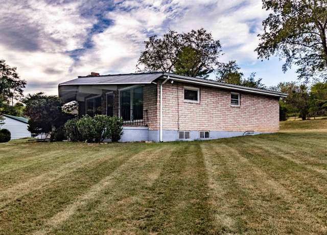 Property at 1890 Alum Spring Rd, Pulaski, VA 24301, 3 beds, 2 baths