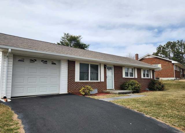 Property at 685 Starlight Dr, Christiansburg, VA 24073, 3 beds, 1 bath