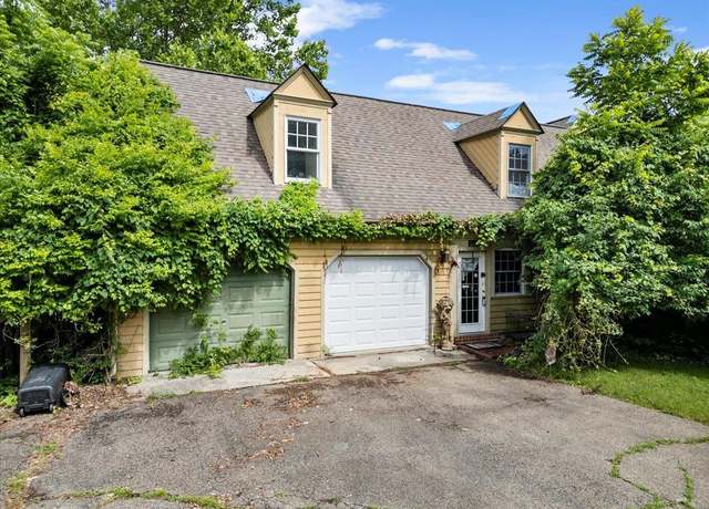 Property at 7418 Dent Dr, Radford, VA 24141, 5 beds, 2.5 baths