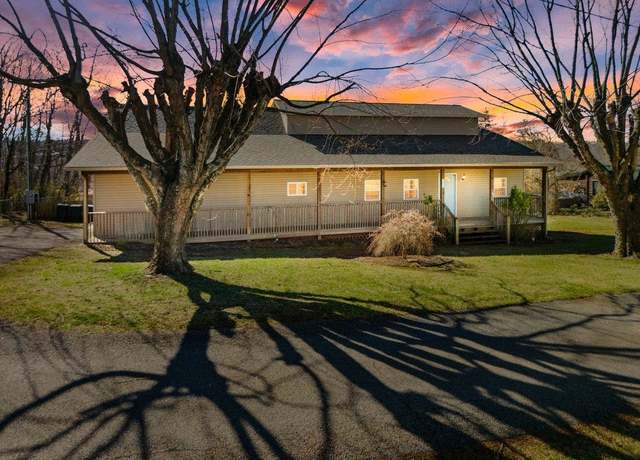 Property at 6559 Cora Ln, Radford, VA 24141, 5 beds, 4.5 baths