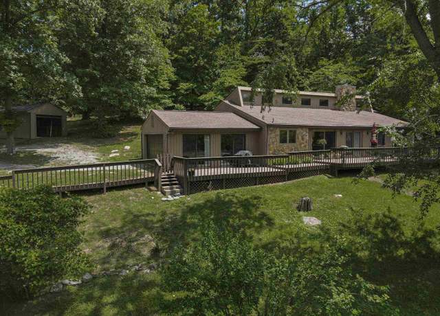 Property at 7562 Bluff View Dr, Radford, VA 24141, 3 beds, 2 baths