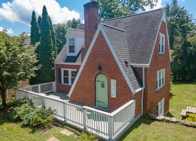 Property at 903 W Stuart Dr, Galax, VA 24333, 2 beds, 1.5 baths