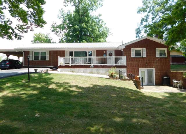Property at 1612 Westwood Dr, Pulaski, VA 24301, 3 beds, 2 baths