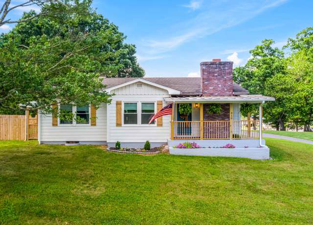 Property at 310 Oak St, Hillsville, VA 24343, 3 beds, 2 baths