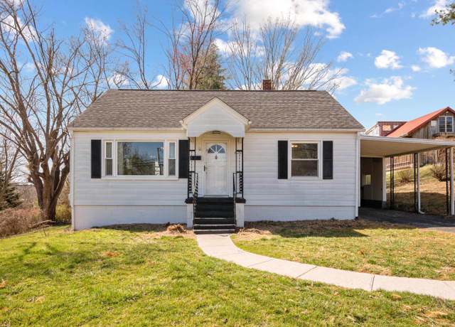 Property at 622 E Main St, Christiansburg, VA 24073, 2 beds, 1 bath