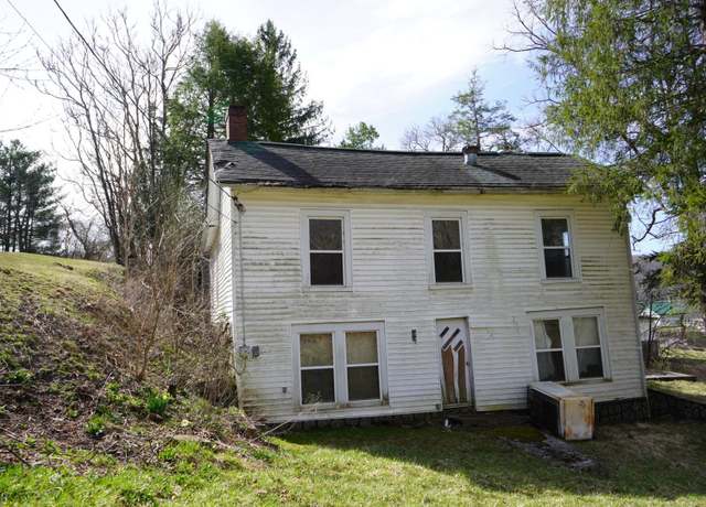 Property at 100 Mcdonald St, Bluefield, VA 24605, 5 beds, 1 bath