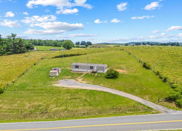Property at 5508 Thornspring Rd, Pulaski, VA 24301, 2 beds, 2 baths