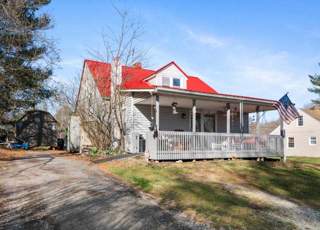 Property at 1531 Blair St, Christiansburg, VA 24073, 3 beds, 1 bath