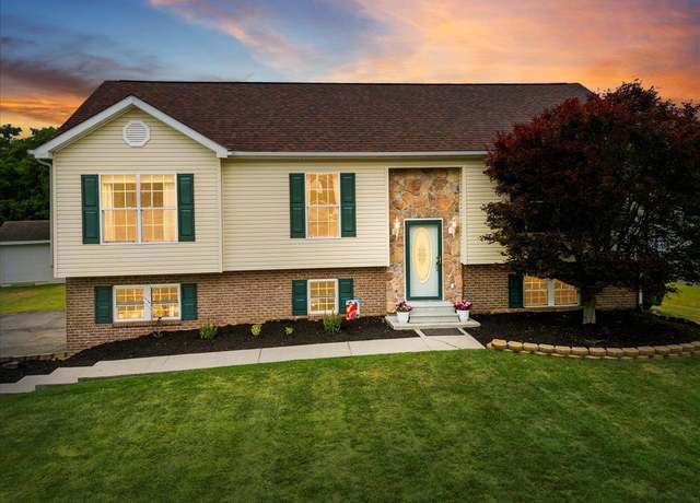 Property at 2008 Travis Ln, Pulaski, VA 24301, 2 beds, 2.5 baths