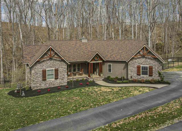 Property at 925 Mountain Dr, Radford, VA 24141, 3 beds, 2.5 baths