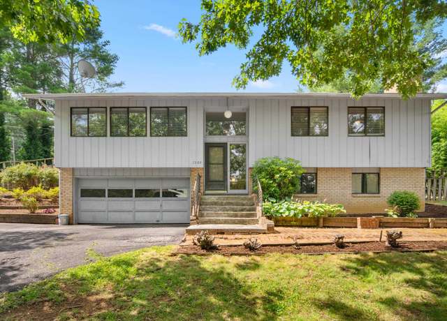 Property at 1309 Greendale Dr, Blacksburg, VA 24060, 4 beds, 3 baths
