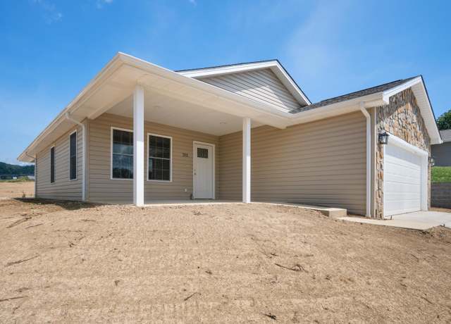 Property at 215 Spring Meadow Dr, Wytheville, VA 24382, 3 beds, 2 baths