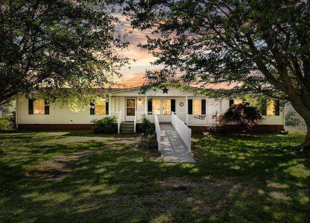 Property at 913 Old Furnace Rd SW, Floyd, VA 24091, 8 beds, 5 baths