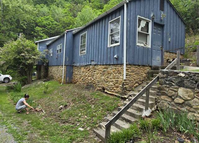 Property at 3880 Yates Rd, Shawsville, VA 24162, 2 beds, 1 bath