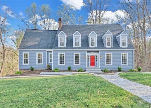 Property at 208 Fairway Dr, Radford, VA 24141, 5 beds, 3.5 baths