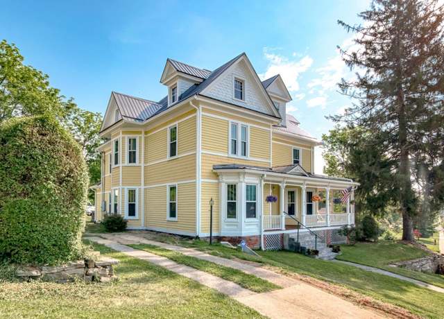 Property at 182 Fifth St NW, Pulaski, VA 24301, 6 beds, 4 baths