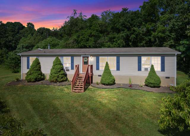 Property at 678 Peachtree Hl, Christiansburg, VA 24073, 3 beds, 2 baths