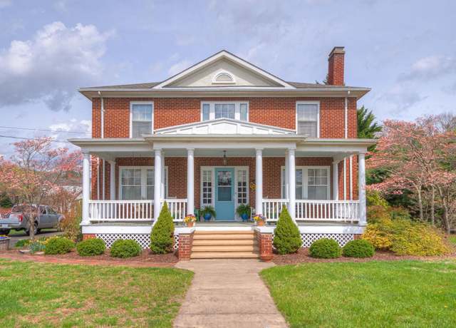 Property at 606 Snidow St, Pembroke, VA 24136, 4 beds, 2.5 baths