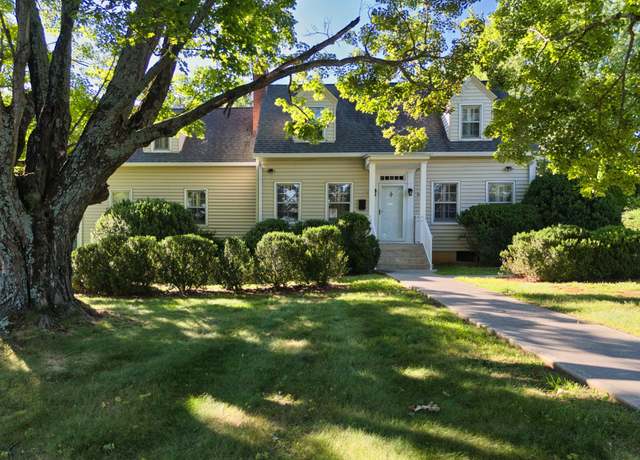 Property at 660 W Main St, Christiansburg, VA 24073, 4 beds, 3.5 baths